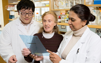 Angela Brodie in lab with post docs